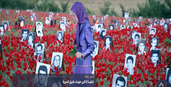 عشية الذكرى السنوية الأولى لانتفاضة الشعب الإيراني محاربة الدكتاتورية الدينية بعبارات واضحة!