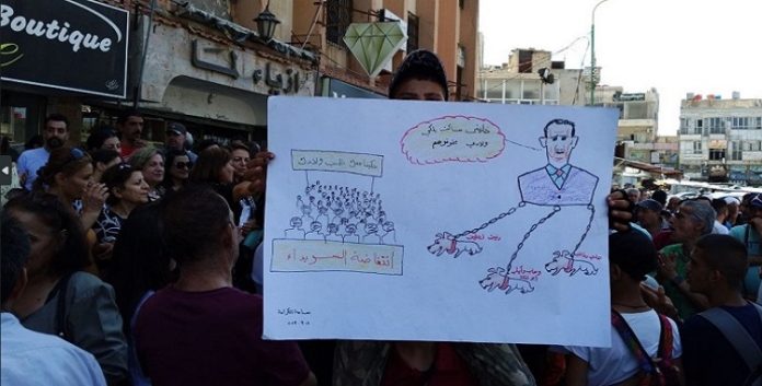 سوریا.. استمرار المظاهرات في السویداء و المتظاهرون بالهتافات و الفن والرسم   يطالبون برحيل بشار ألأسد