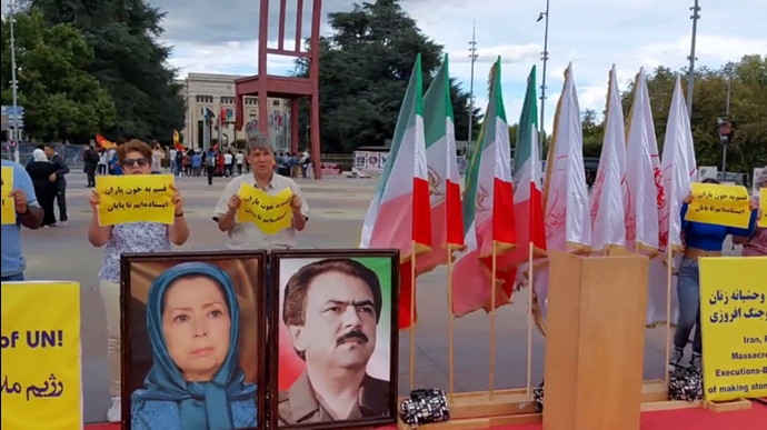 تضامناً مع شهداء الانتفاضة الوطنية، وقفة الإيرانيين احرار و انصار مجاهدي خلق في ساحة الأمة في جنيف