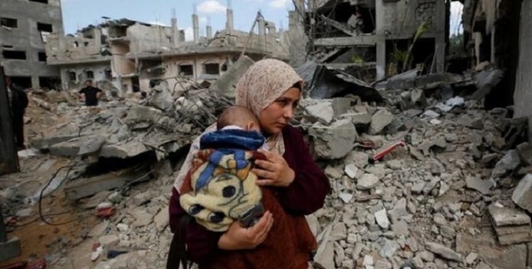 مع قطع الاتصالات عن العالم،استمرار القصف الجوي والبحري والمدفعي الاسرائيلي علی غزة