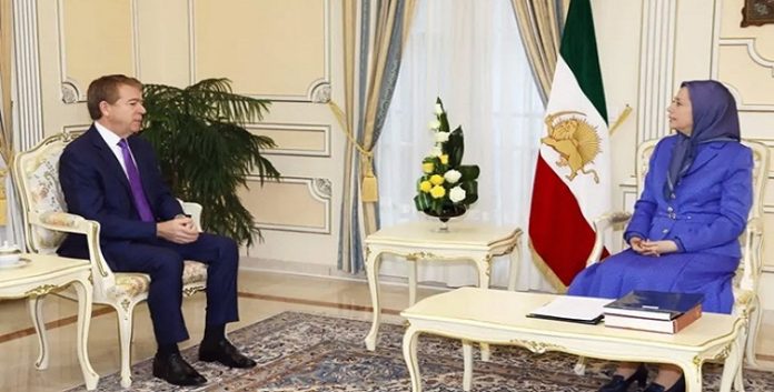 لقاء السيدة مريم رجوي مع السفير لينكولن بلومفيلد، المدير العام السابق لوزارة الخارجية الأمريكية