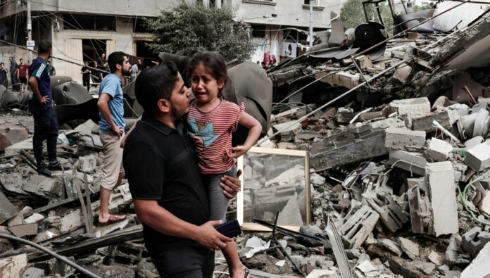 قلق عالمي على سلامة جميع الأشخاص المحاصرين في مستشفیات غزة و مظاهرات عالمية لنصرة الفلسطين