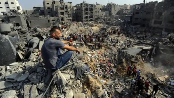 القصف الإسرائيلي تطال المستشفيات والمدارس في قطاع غزة