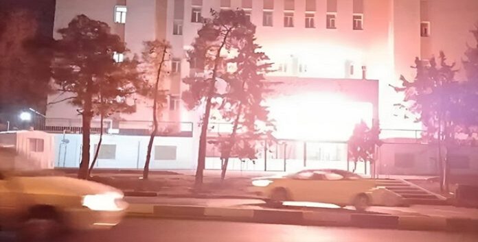 ایران.. شباب الانتفاضة یستهدفون المجمع القضائي المسمى باسم قاسم سليماني