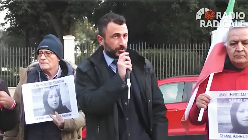 احتجاجاً على موجة الاعدامات المتزايدة في إيران، مظاهرة أمام سفارة حكومة نظام الملالي في روما الایطالیة