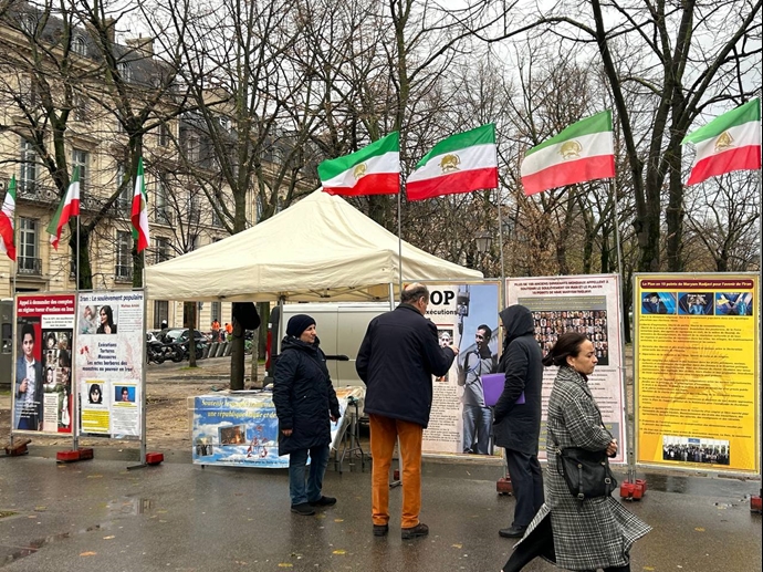 اقامها أنصار مجاهدي خلق والمجلس الوطني للمقاومة الایرانیة، معرض صور لشهداء انتفاضة الوطنیة الایرانیة في باريس