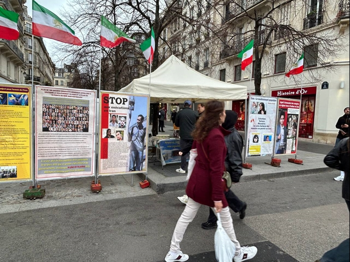 تضامنًا ودعمًا للانتفاضة العارمة وإدانة موجة الإعدامات في إيران معرض لصور الشهداء وللكتب لانصار مجاهدي خلق في باريس