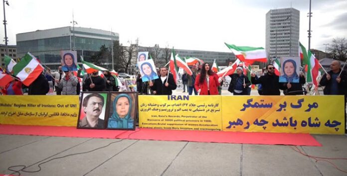جنيف ..احتجاجا على وجود وزير خارجية النظام الایراني،انصار مجاهدي خلق و إيرانيون احرار یتظاهرون أمام مقر الأمم المتحدة