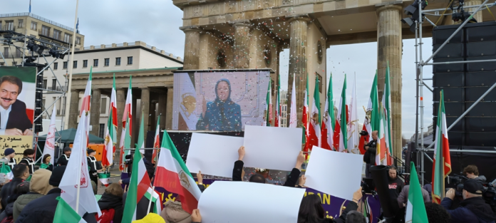 رسالة السیدة مريم رجوي لتظاهرة الإيرانيين و انصار مجاهدي خلق في ميونيخ