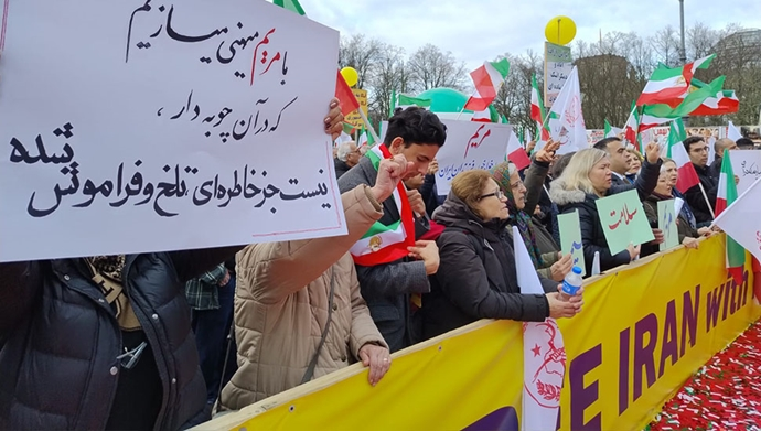 تناقل مظاهرات الإيرانيين و انصار مجاهدي خلق في برلين في وكالات أنباء دولية 