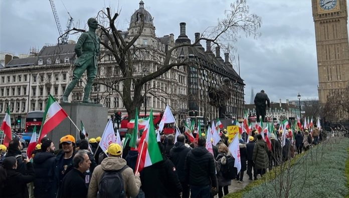 تضامنا مع الانتفاضة الوطنية الایرانیة، معرض لشهداء ایران في بيركلي، كاليفورنيا