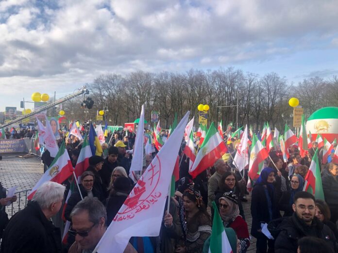 بشعارلا لنظام الشاه لا لنظام الملالي، مظاهرات حاشدة للإيرانيين في برلين وباريس ولندن وبروكسل وأمستردام