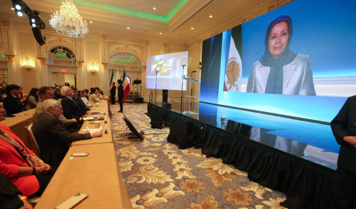 إن تغيير سلوك حكام إيران هو وهم، وأن سياسة تقديم التنازلات قد شجعت الملالي وجعلت العالم أقرب إلى الحرب