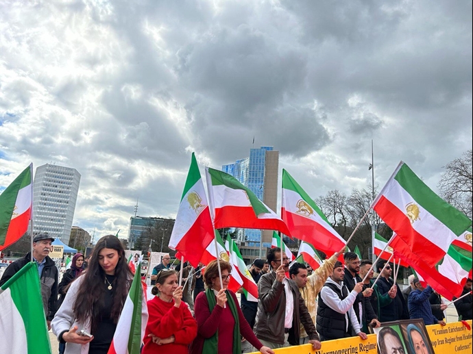 تزامناً مع اجتماع مجلس حقوق الإنسان التابع للأمم المتحدة، اقامة مظاهرة الإيرانيین في جنيف