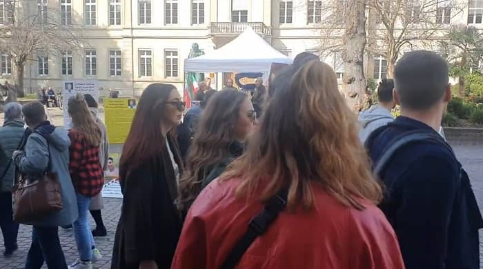 معرض انصارمجاهدي خلق لصور شهداء الانتفاضة الشعبية الایراینة في هايدلبرغ