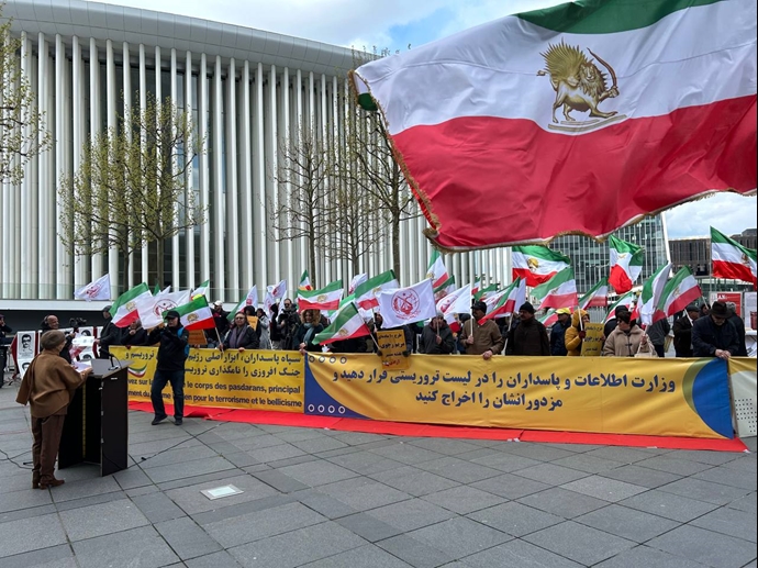بالتزامن مع اجتماع وزراء خارجية الاتحاد الأوروبي، مسیرة احتجاجیة لانصار مجاهدي خلق في لوكسمبورغ