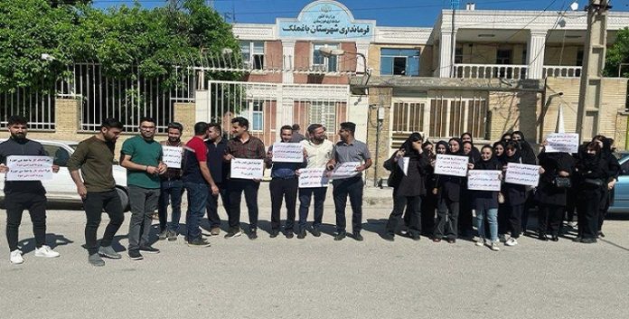احتجاجاً على ظروفهم السيئ وقفات احاجاجیة‌ للعاملون في مجال الرعاية الصحية في جنوب غرب إيران