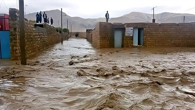 فيضانات وسيول في إيران : لامبالاة الحكومة بأحوال الناس