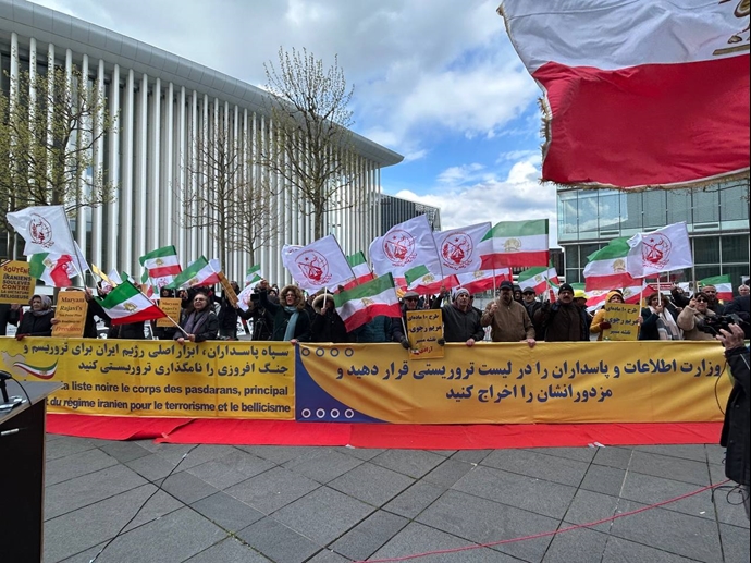 بالتزامن مع اجتماع وزراء خارجية الاتحاد الأوروبي، مسیرة احتجاجیة لانصار مجاهدي خلق في لوكسمبورغ