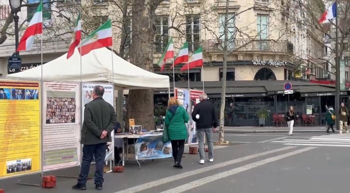 باريس – تقرير مصور لطاولة كتب ومعرض صور شهداء الانتفاضة الإيرانية