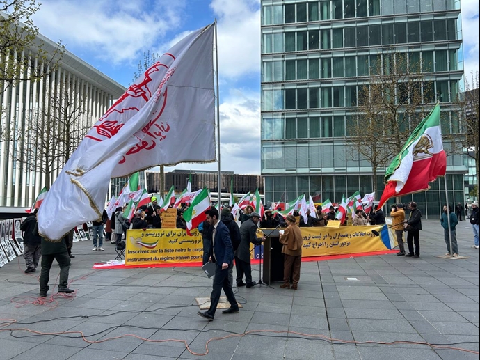 بالتزامن مع اجتماع وزراء خارجية الاتحاد الأوروبي، مسیرة احتجاجیة لانصار مجاهدي خلق في لوكسمبورغ
