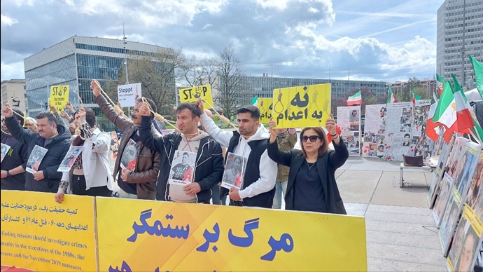 طالبوا بمحاکمة الجناة الرئيسيين في مذبحة عام 1988 ، الإيرانيون يحتجون أمام مجلس حقوق الإنسان التابع للأمم المتحدة في جنيف