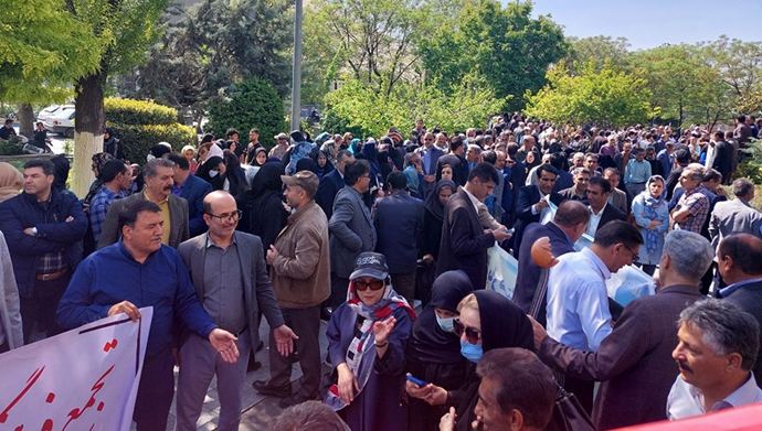ایران.. مطالبین بتحسين اوضاعهم المعيشية:تظاهرات احتجاجية للمتقاعدین والمزارعین في مختلف المدن