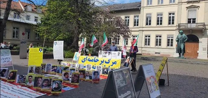 تضامنا مع انتفاضة الشعب الإيراني طاولة كتب ومعرض لصور شهداء الانتفاضة الإيرانية في هایدلبرغ- تقرير مصور