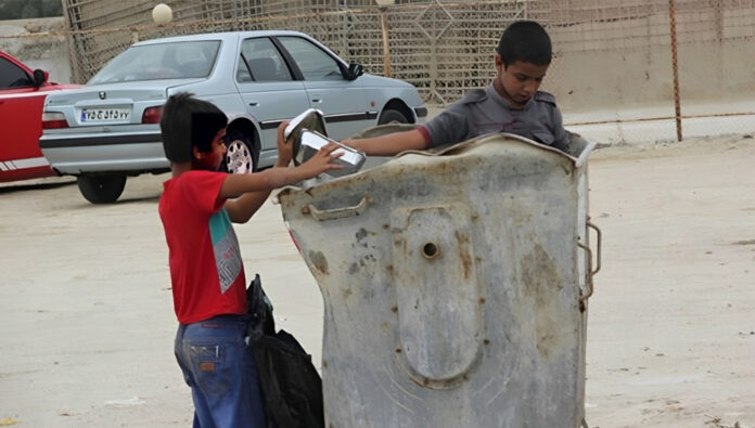 ایران.. صحیفة حکومیة‌ خلال عامين فقط ثمانية ملايين فقير یضاف إلى عدد الفقراء