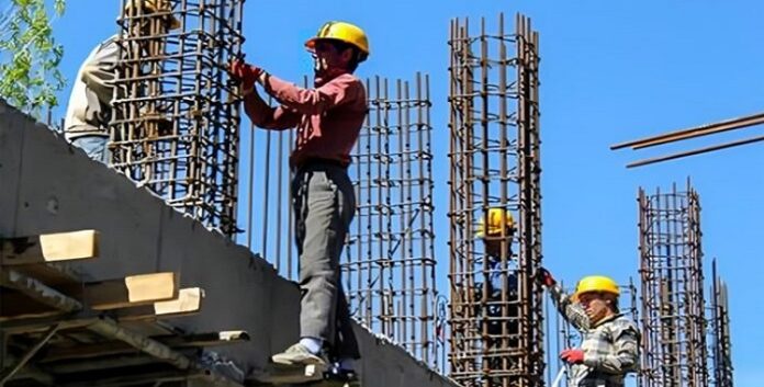 حرمان مئات الآلاف من عمال البناء من التأمين بواسطة مؤسسة الضمان الاجتماعي للنظام الإیراني