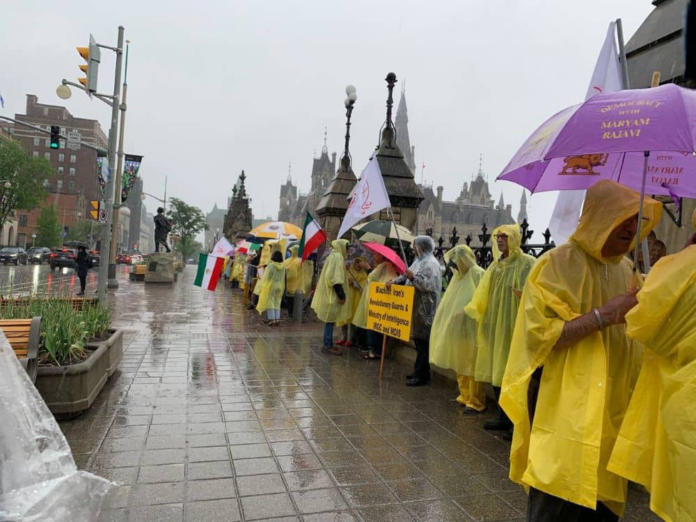 دعوة من جانب إيرانيون في أوتاوا من الحكومة الكندية إلى تصنیف حرس النظام الإیرانی في قائمة الارهاب