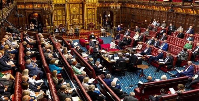 احد الصحف الحكومية:تأثیرات حادة علی أجواء مجلسي العموم واللوردات في إنجلترا من جانب مجاهدي خلق