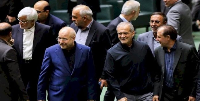 تصريحات بزشكيان تسلط الضوء على استبداد حكومة الولي‌الفقیة