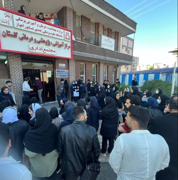 بشعارإثارة الحروب كافية، موائدنا فارغة، استمرار الاحتجاجات في إيران