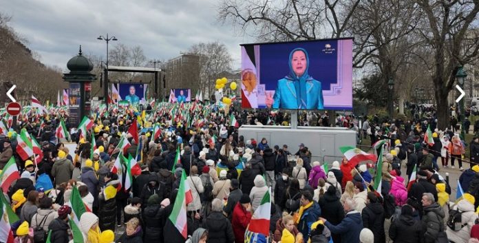 الحشود في باريس تؤكد على ضرورة إسقاط نظام ملالي إيران