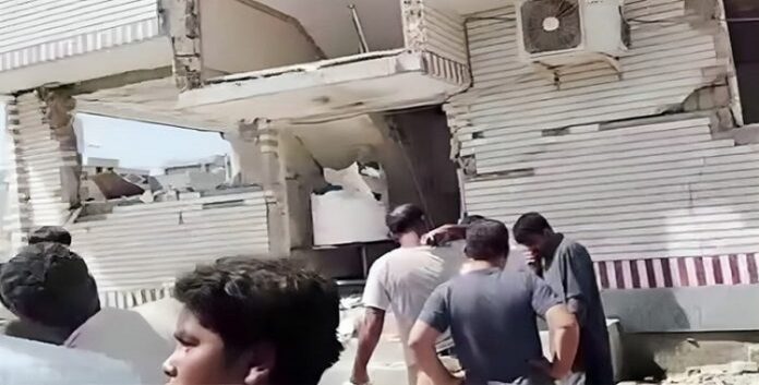 تفجیر مبنى حكومي في تشابهار جنوب شرق إيران علی ید مسلحین