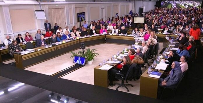 نماذج من مواقف نسائية عالمية إنتصارا للمرأة الايرانية