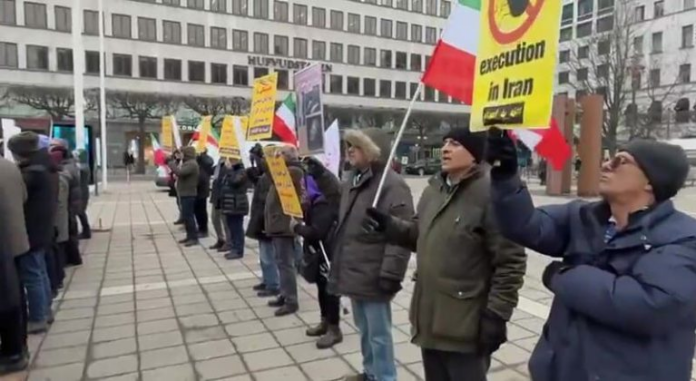 تندیدً باحکام الإعدام في إيران، تظاهرات لانصار مجاهدي خلق في اوروبیة و کندا