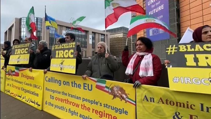 تندیداً بالإعدامات في إيران، تظاهرات انصار مجاهدي خلق أمام الاتحاد الأوروبي في بروكسل
