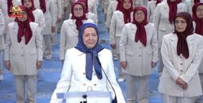 رائدات نحو التغيير الديمقراطي