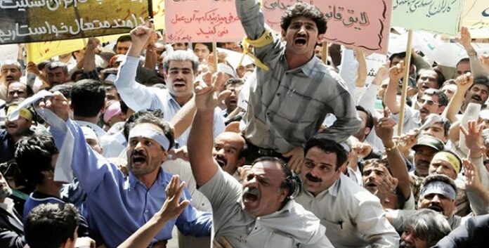 برميل بارود في طهران: هل ينجو النظام من الانفجار؟