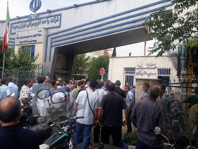 إيران: مختلف القطاعات والمدن تقوم بالاحتجاجات شعبیة عارمة