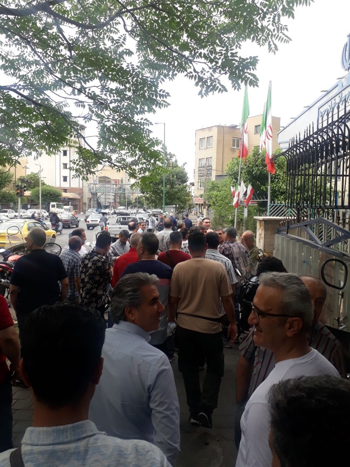 إيران: مختلف القطاعات والمدن تقوم بالاحتجاجات شعبیة عارمة