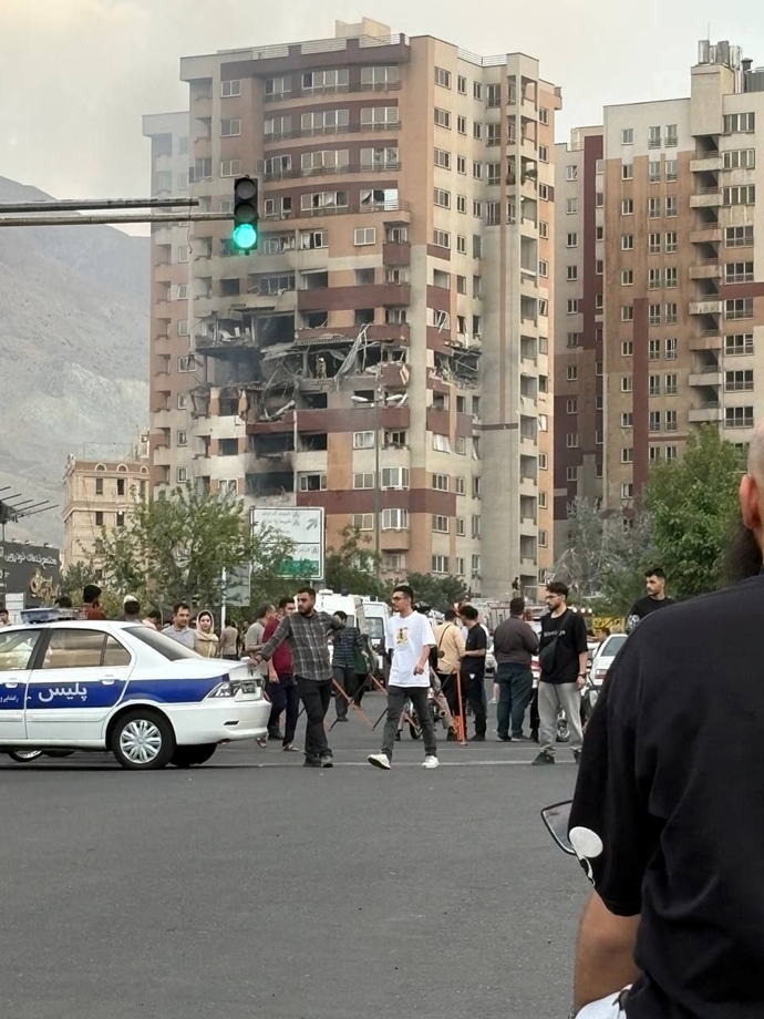 عاجل: هجمات إسرائيلية مكثفة تستهدف مواقع متعددة داخل إيران منذ ساعات الفجر الأولى