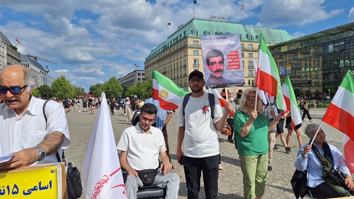 بشعار تحركوا لإنقاذ السجناء السياسيين من الإعدام-مظاهرات أنصار المقاومة الإيرانية في المدن الاوروبا و استرالیا