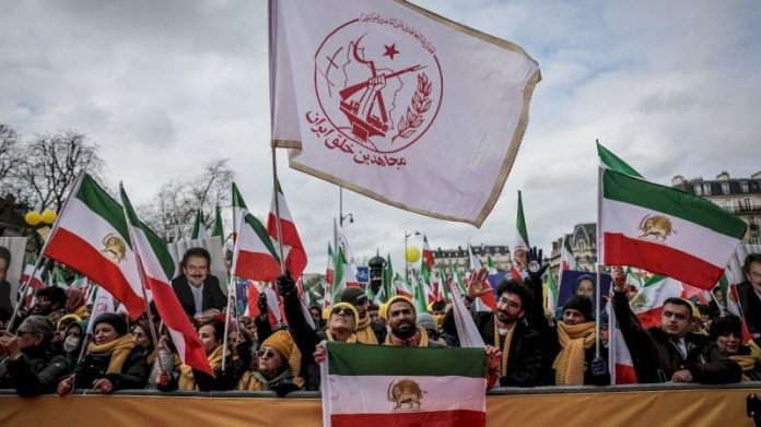 ثورة الشعب الإيراني ضد الاستبداد الديني