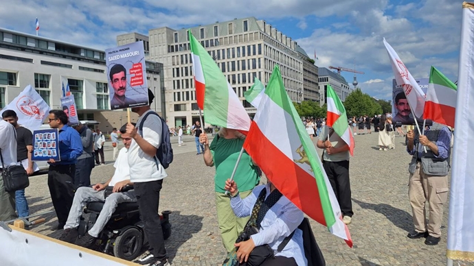 بشعار تحركوا لإنقاذ السجناء السياسيين من الإعدام-مظاهرات أنصار المقاومة الإيرانية في المدن الاوروبا و استرالیا