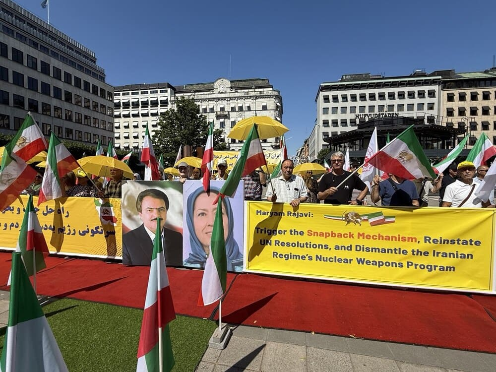 بشعار تحركوا لإنقاذ السجناء السياسيين من الإعدام-مظاهرات أنصار المقاومة الإيرانية في المدن الاوروبا و استرالیا