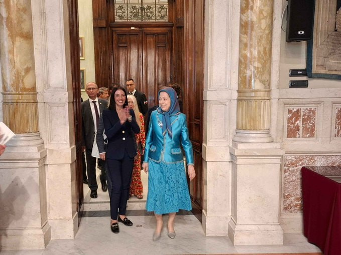 موقع روفر ميستا -مريم رجوي في البرلمان الإيطالي: انتهى زمن الغموض وحان وقت إسقاط النظام