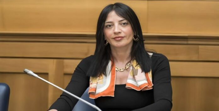 نائبة إيطالية: نقف إلى جانب مريم رجوي من أجل بلد حر وديمقراطي